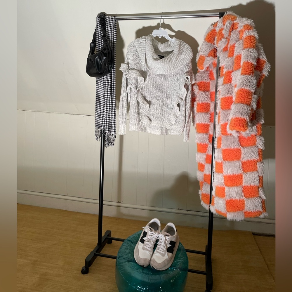 Express gray ruffle sweater 
Size Medium 
Super soft
Gently worn